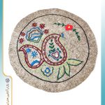 رومیزی گلدوزی شده نمدی طرح یک